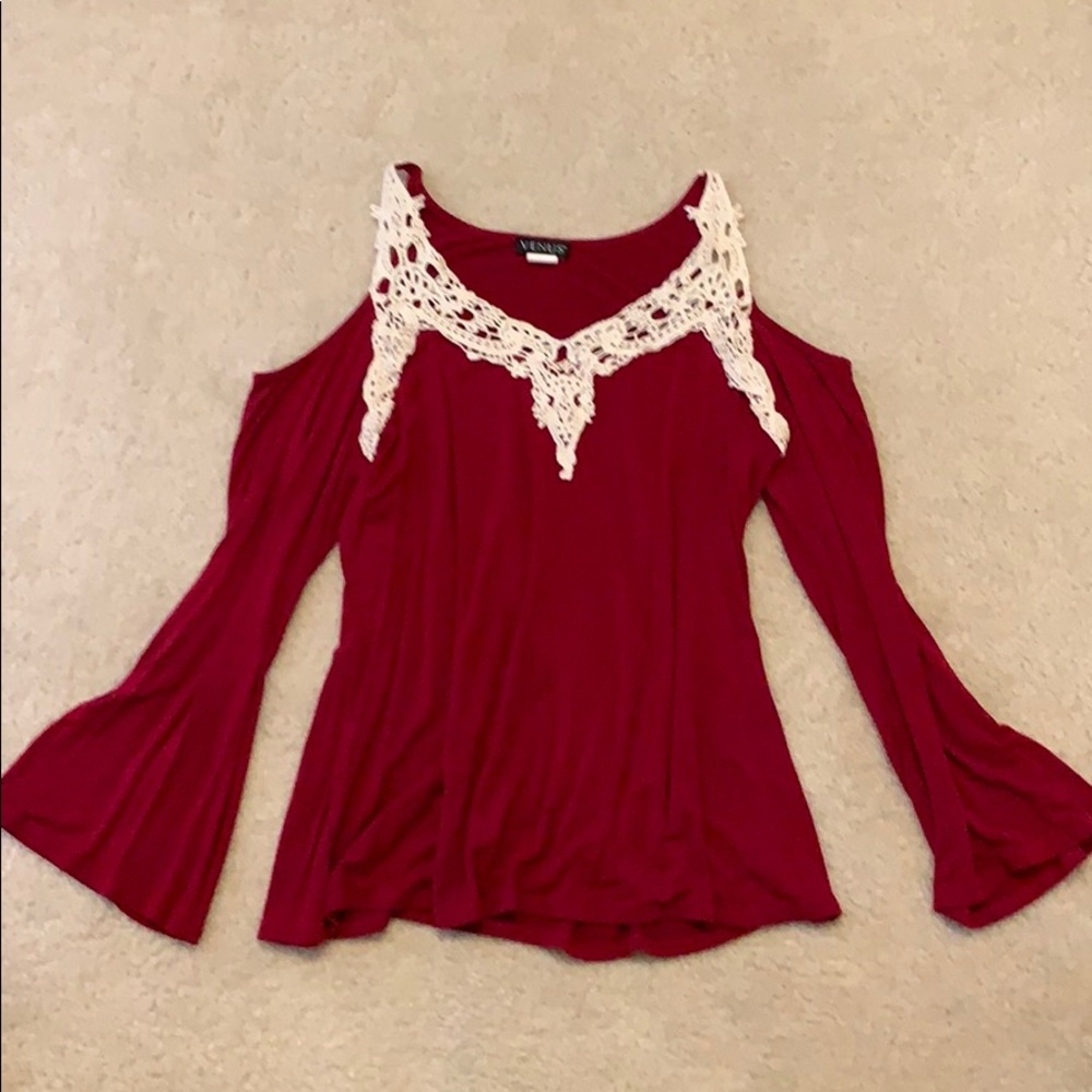 Maroon lace trim cold shoulder flowy top